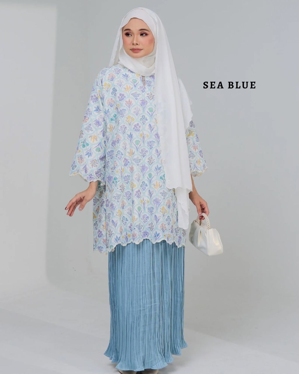 haura-wear-bulan-skirt-set-sulam-embroidery-pario-klasik-tradisional-mini kebaya-fabrik eyelet-raya-muslimah-long-sleeve-baju-skirt-kain-perempuan-baju-sepasang (7)