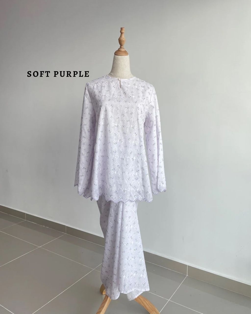 haura-wear-tasnim-skirt-set-sulam-embroidery-pario-klasik-tradisional-mini kebaya-fabrik eyelet-raya-muslimah-long-sleeve-baju-skirt-kain-perempuan-baju-sepasang (6)