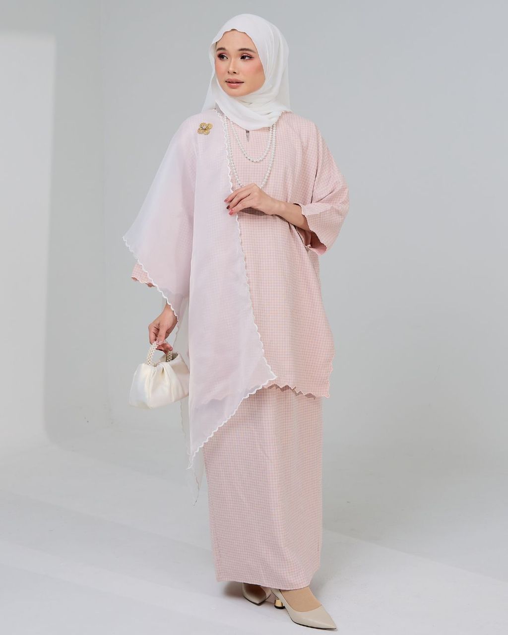 haura-wear-mawar-skirt-set-sulam-embroidery-pario-klasik-tradisional-mini kebaya-fabrik eyelet-raya-muslimah-long-sleeve-baju-skirt-kain-perempuan-baju-sepasang (7)