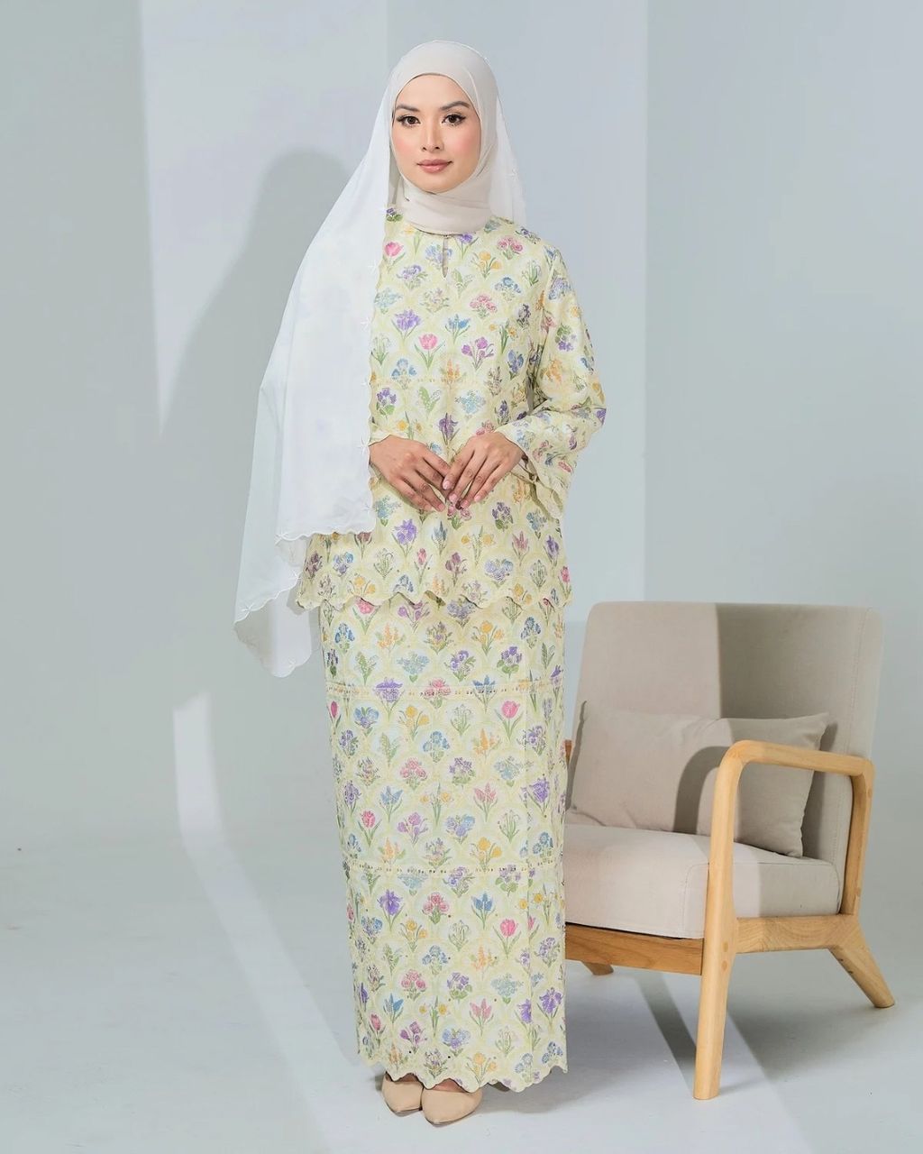haura-wear-anggun-skirt-set-sulam-embroidery-pario-klasik-tradisional-mini kebaya-fabrik eyelet-raya-muslimah-long-sleeve-baju-skirt-kain-perempuan-baju-sepasang (32)