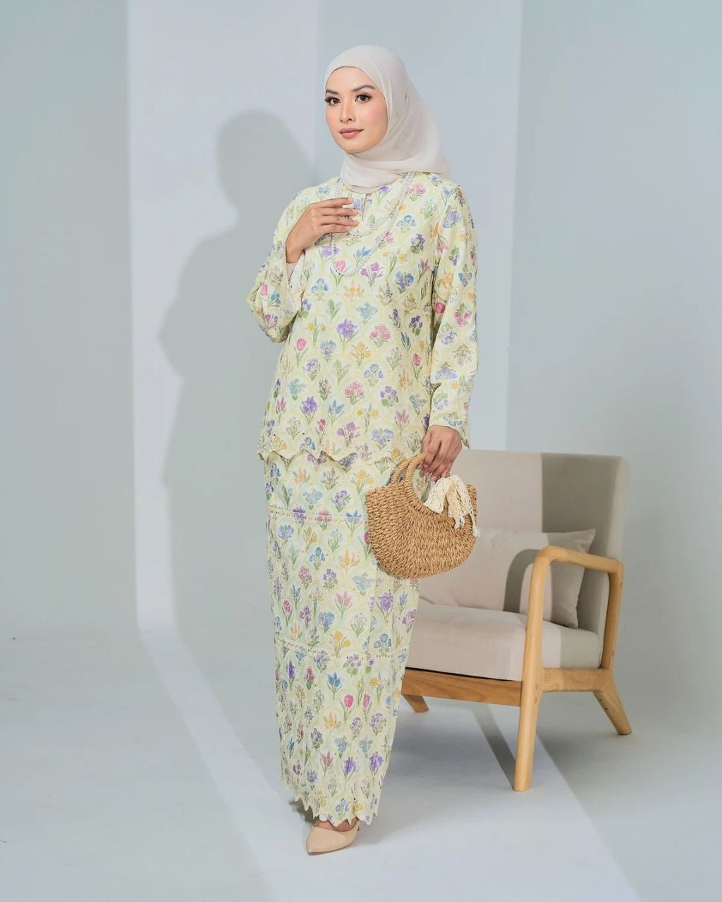 haura-wear-anggun-skirt-set-sulam-embroidery-pario-klasik-tradisional-mini kebaya-fabrik eyelet-raya-muslimah-long-sleeve-baju-skirt-kain-perempuan-baju-sepasang (31)