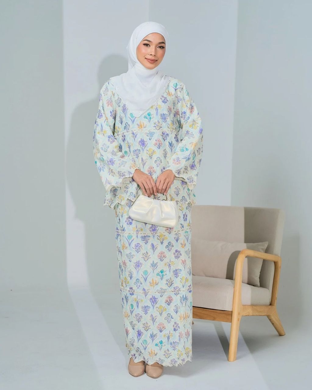 haura-wear-anggun-skirt-set-sulam-embroidery-pario-klasik-tradisional-mini kebaya-fabrik eyelet-raya-muslimah-long-sleeve-baju-skirt-kain-perempuan-baju-sepasang (17)