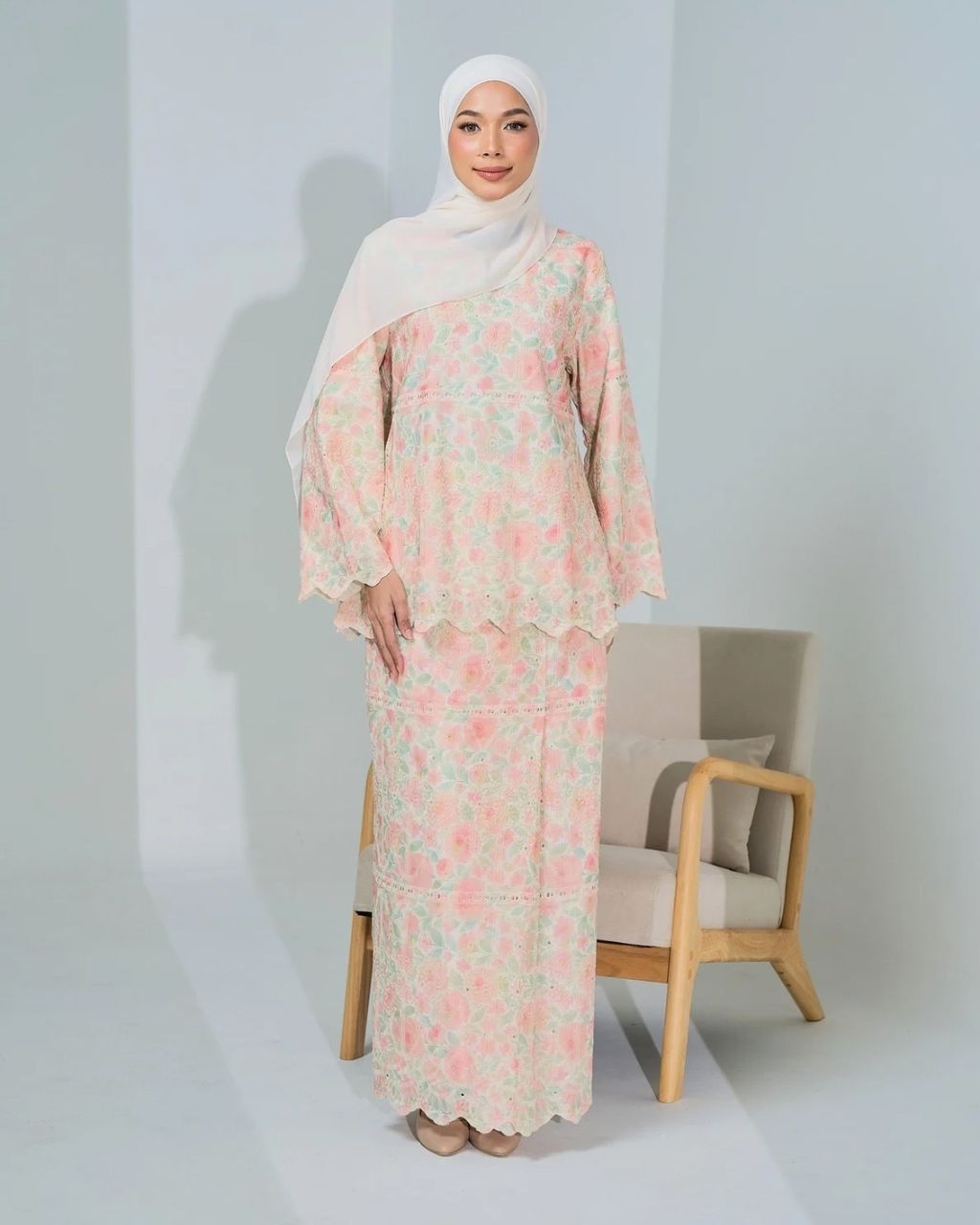 haura-wear-anggun-skirt-set-sulam-embroidery-pario-klasik-tradisional-mini kebaya-fabrik eyelet-raya-muslimah-long-sleeve-baju-skirt-kain-perempuan-baju-sepasang (20)