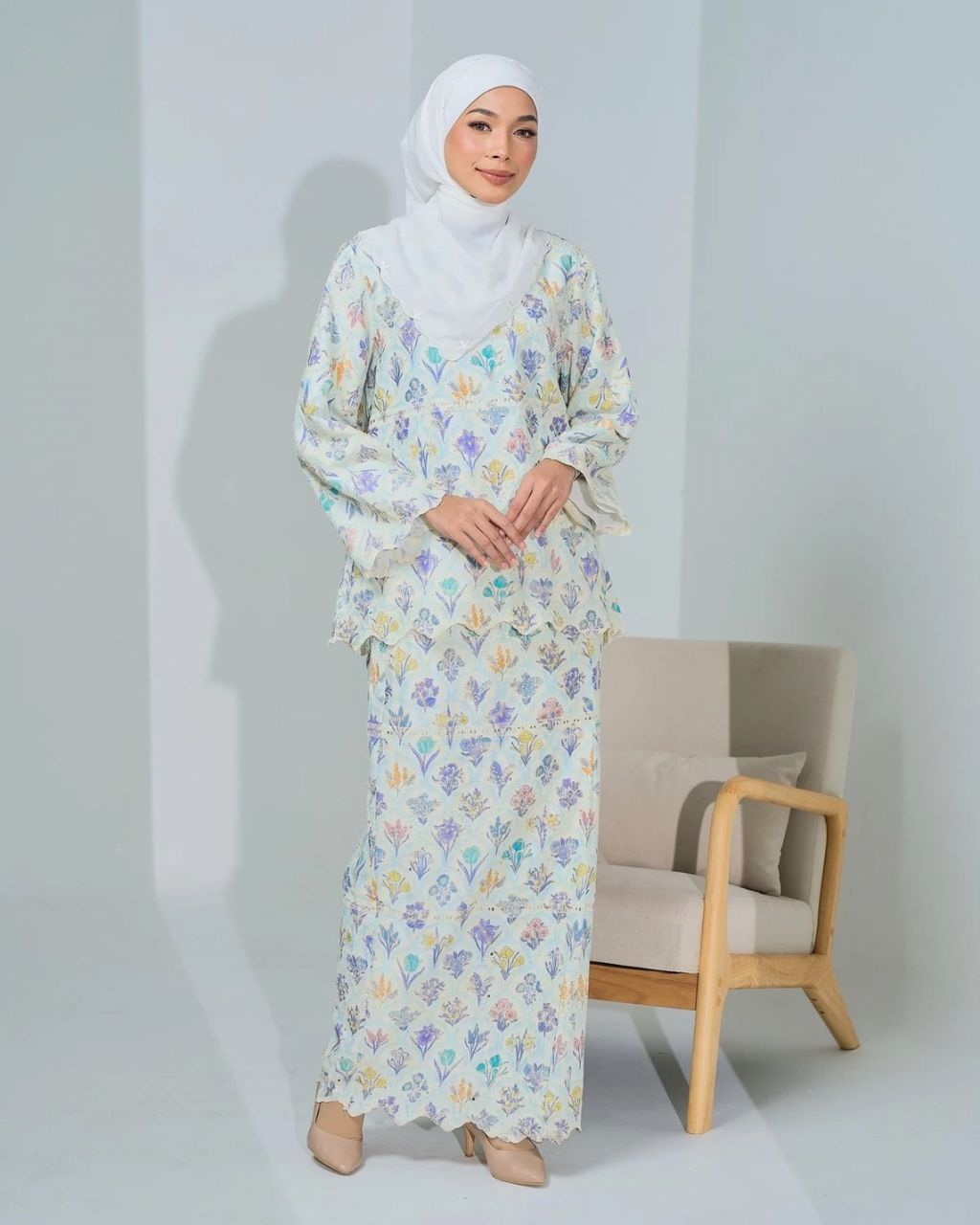 haura-wear-anggun-skirt-set-sulam-embroidery-pario-klasik-tradisional-mini kebaya-fabrik eyelet-raya-muslimah-long-sleeve-baju-skirt-kain-perempuan-baju-sepasang (18)