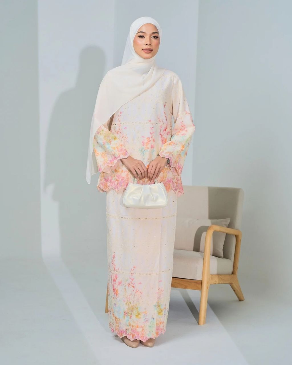 haura-wear-anggun-skirt-set-sulam-embroidery-pario-klasik-tradisional-mini kebaya-fabrik eyelet-raya-muslimah-long-sleeve-baju-skirt-kain-perempuan-baju-sepasang (22)