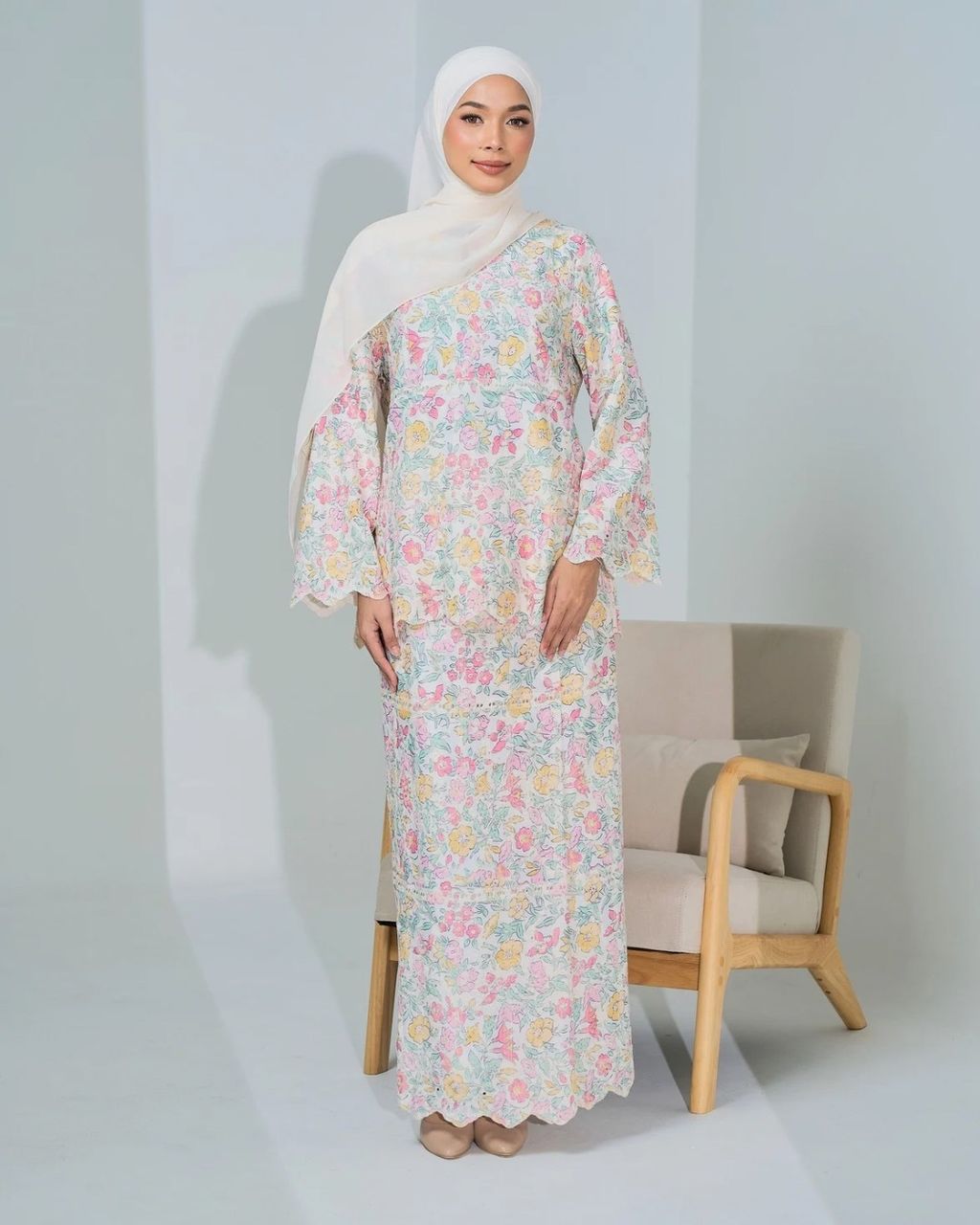 haura-wear-anggun-skirt-set-sulam-embroidery-pario-klasik-tradisional-mini kebaya-fabrik eyelet-raya-muslimah-long-sleeve-baju-skirt-kain-perempuan-baju-sepasang (10)