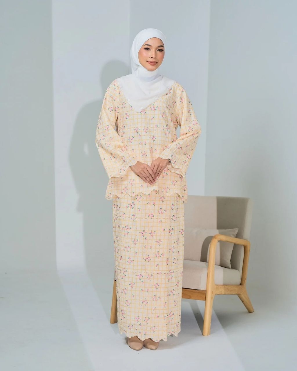 haura-wear-anggun-skirt-set-sulam-embroidery-pario-klasik-tradisional-mini kebaya-fabrik eyelet-raya-muslimah-long-sleeve-baju-skirt-kain-perempuan-baju-sepasang (12)