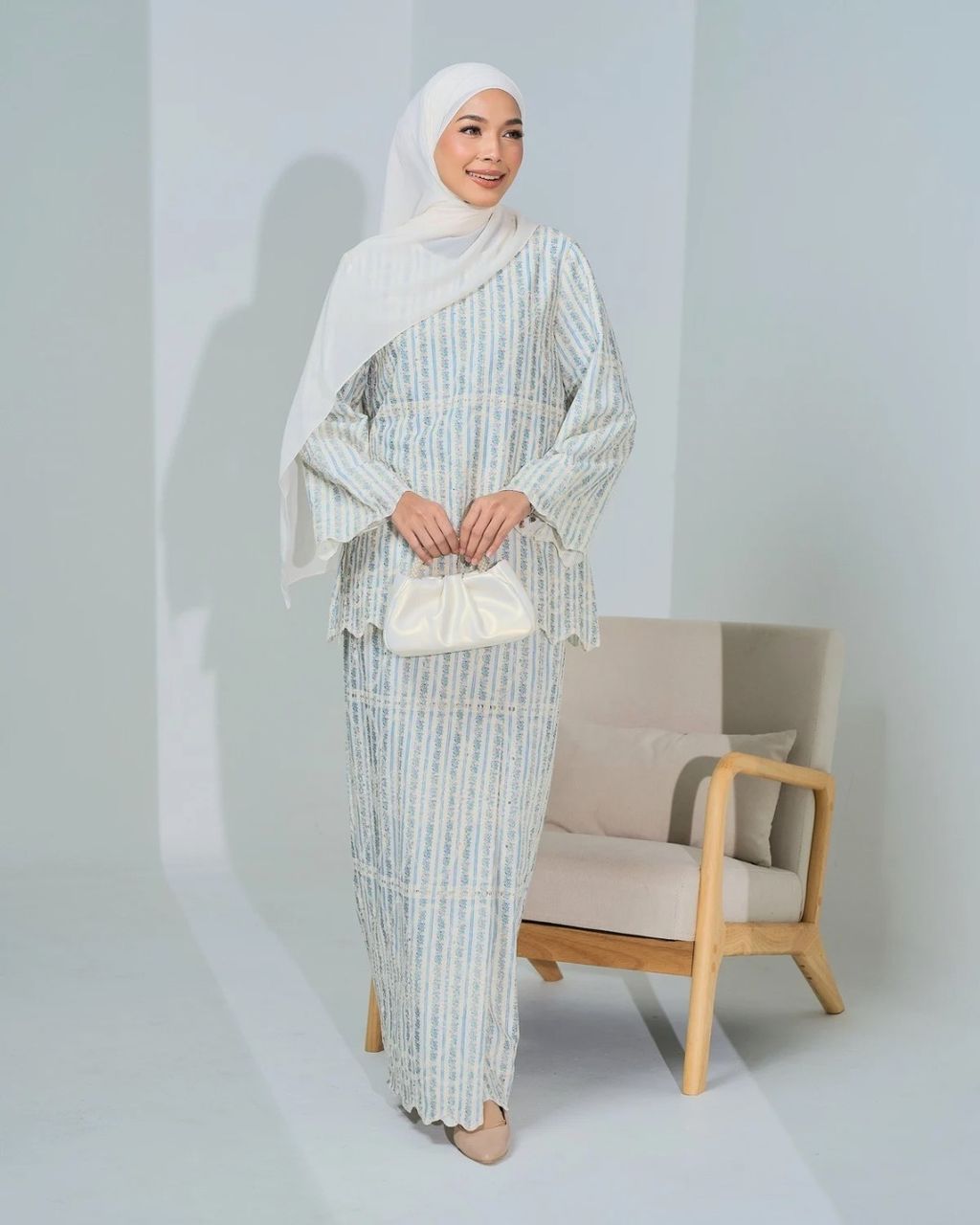 haura-wear-anggun-skirt-set-sulam-embroidery-pario-klasik-tradisional-mini kebaya-fabrik eyelet-raya-muslimah-long-sleeve-baju-skirt-kain-perempuan-baju-sepasang (14)