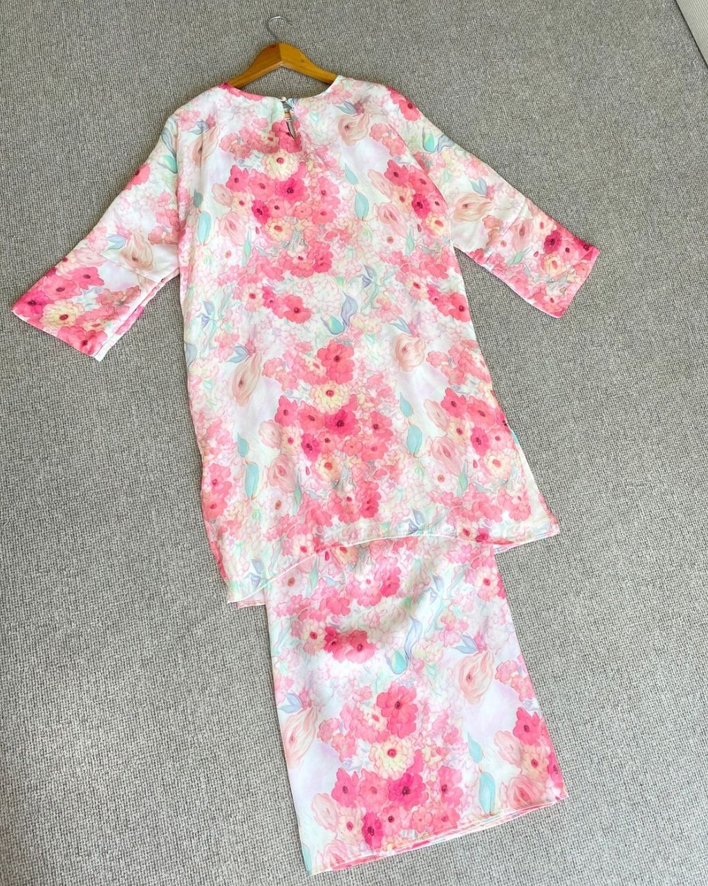 haura-wear-harum-skirt-set-sulam-embroidery-pario-klasik-tradisional-mini kebaya-fabrik eyelet-raya-muslimah-long-sleeve-baju-skirt-kain-perempuan-baju-sepasang (1)