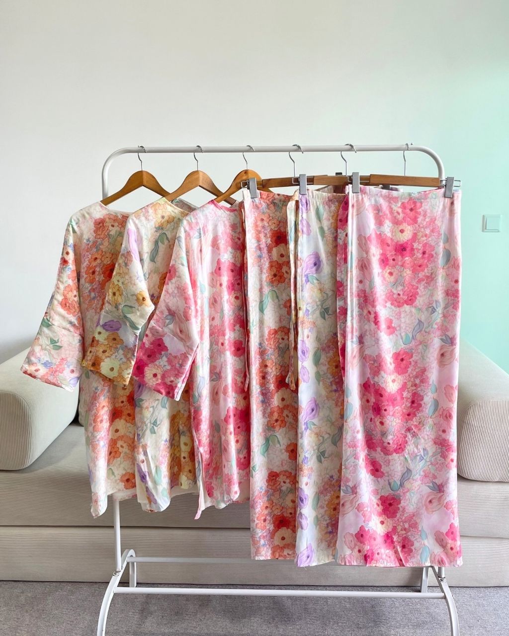 haura-wear-harum-skirt-set-sulam-embroidery-pario-klasik-tradisional-mini kebaya-fabrik eyelet-raya-muslimah-long-sleeve-baju-skirt-kain-perempuan-baju-sepasang (3)