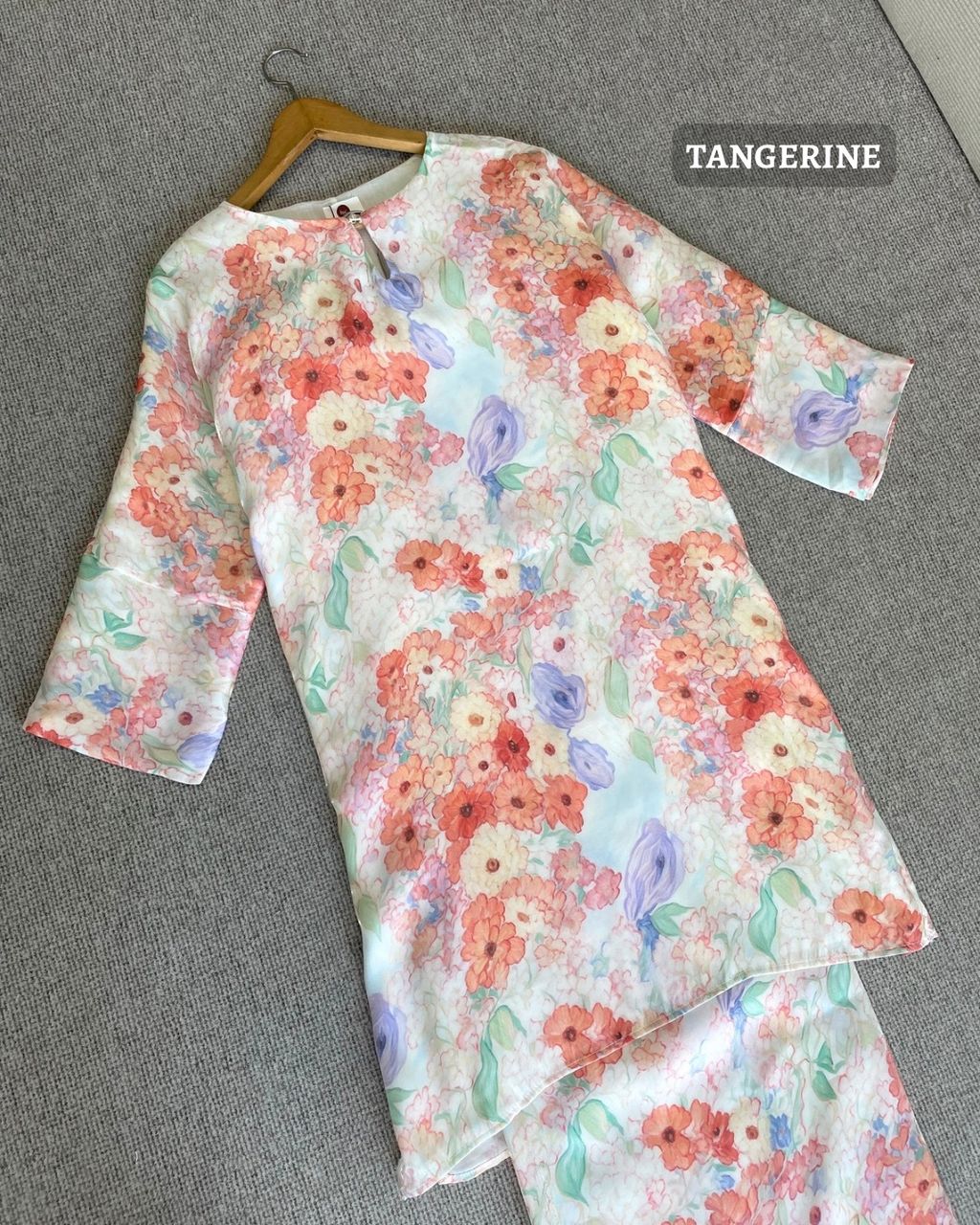 haura-wear-harum-skirt-set-sulam-embroidery-pario-klasik-tradisional-mini kebaya-fabrik eyelet-raya-muslimah-long-sleeve-baju-skirt-kain-perempuan-baju-sepasang (16)