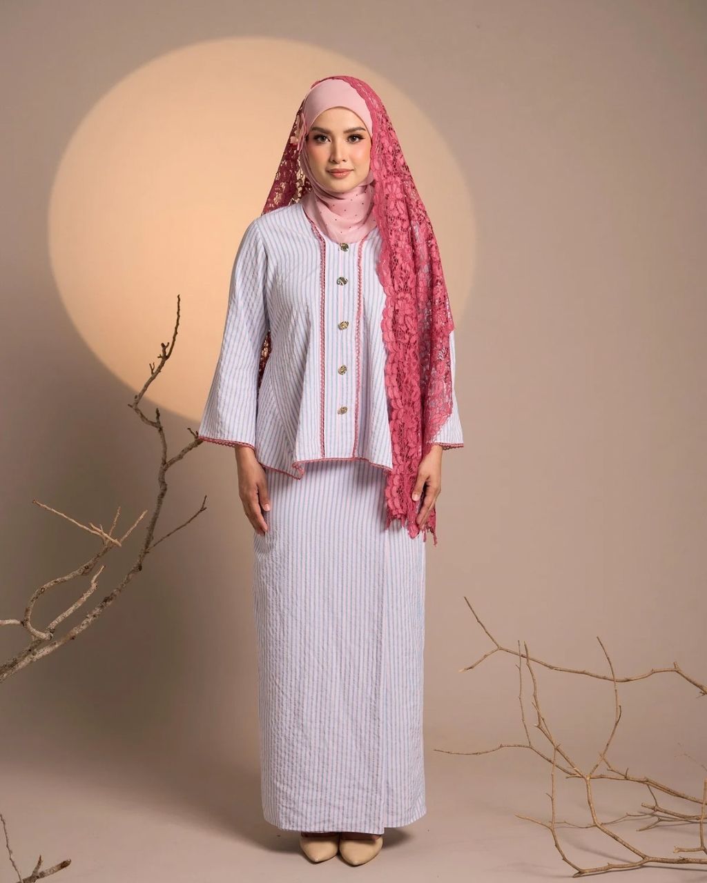 haura-wear-nawal-skirt-set-sulam-embroidery-pario-klasik-tradisional-mini kebaya-fabrik eyelet-raya-muslimah-long-sleeve-baju-skirt-kain-perempuan-baju-sepasang (2)