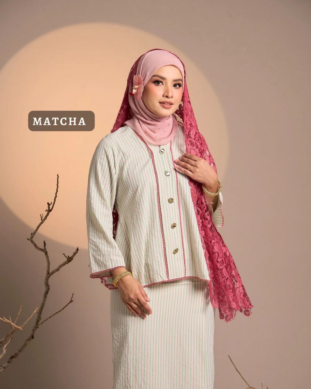haura-wear-nawal-skirt-set-sulam-embroidery-pario-klasik-tradisional-mini kebaya-fabrik eyelet-raya-muslimah-long-sleeve-baju-skirt-kain-perempuan-baju-sepasang (6)