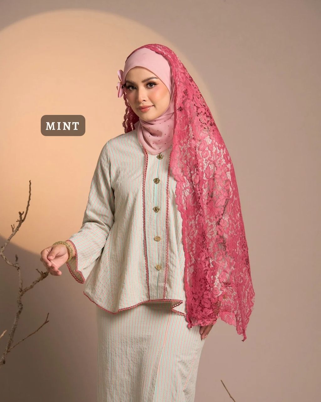 haura-wear-nawal-skirt-set-sulam-embroidery-pario-klasik-tradisional-mini kebaya-fabrik eyelet-raya-muslimah-long-sleeve-baju-skirt-kain-perempuan-baju-sepasang (8)