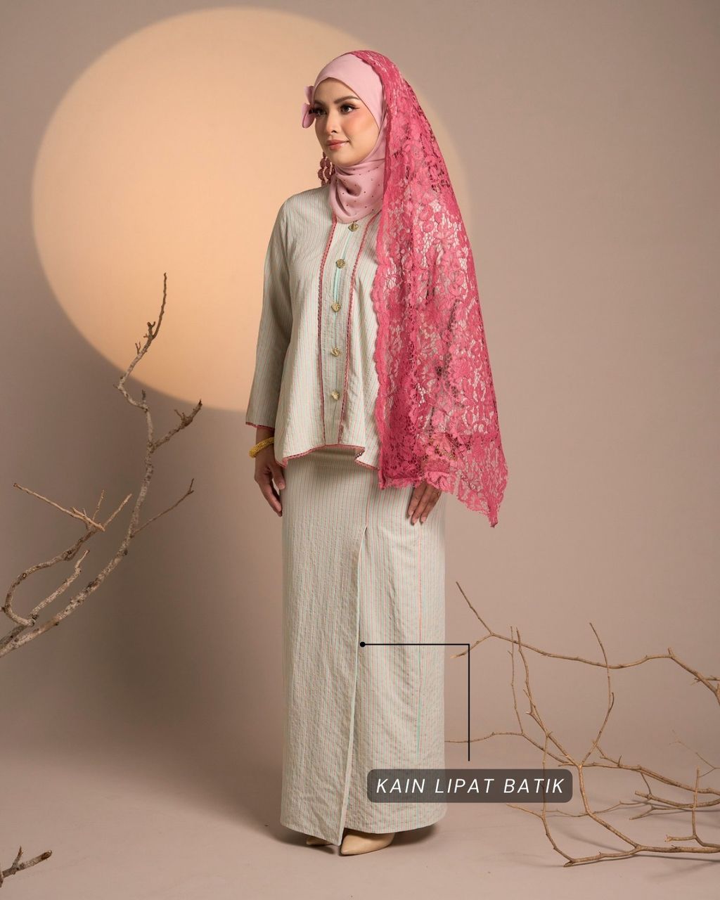 haura-wear-nawal-skirt-set-sulam-embroidery-pario-klasik-tradisional-mini kebaya-fabrik eyelet-raya-muslimah-long-sleeve-baju-skirt-kain-perempuan-baju-sepasang (11)