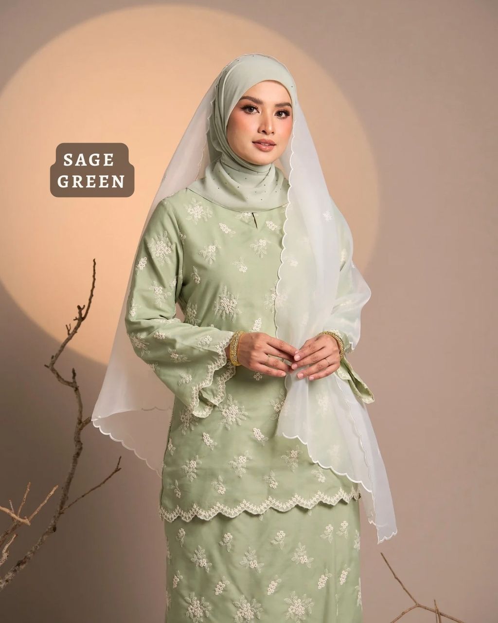 haura-wear-fitri-skirt-set-sulam-embroidery-pario-klasik-tradisional-mini kebaya-fabrik eyelet-raya-muslimah-long-sleeve-baju-skirt-kain-perempuan-baju-sepasang (3)