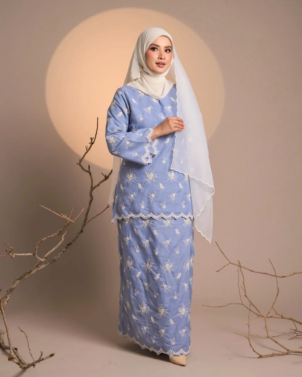 haura-wear-fitri-skirt-set-sulam-embroidery-pario-klasik-tradisional-mini kebaya-fabrik eyelet-raya-muslimah-long-sleeve-baju-skirt-kain-perempuan-baju-sepasang (9)