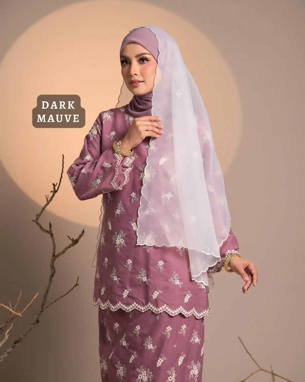 haura-wear-fitri-skirt-set-sulam-embroidery-pario-klasik-tradisional-mini kebaya-fabrik eyelet-raya-muslimah-long-sleeve-baju-skirt-kain-perempuan-baju-sepasang (4)