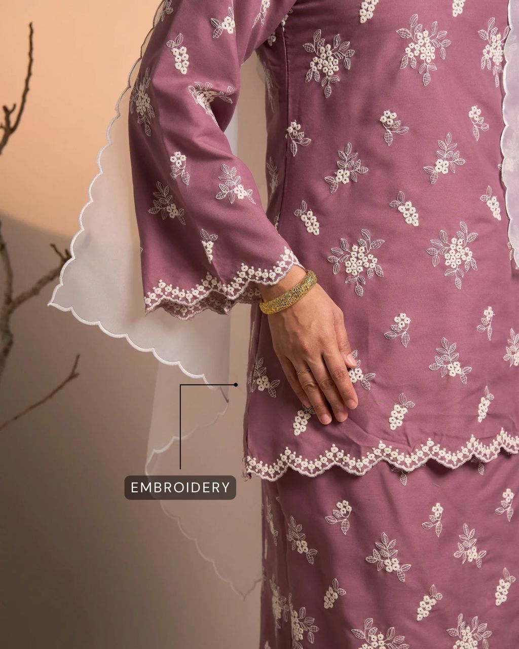 haura-wear-fitri-skirt-set-sulam-embroidery-pario-klasik-tradisional-mini kebaya-fabrik eyelet-raya-muslimah-long-sleeve-baju-skirt-kain-perempuan-baju-sepasang (15)