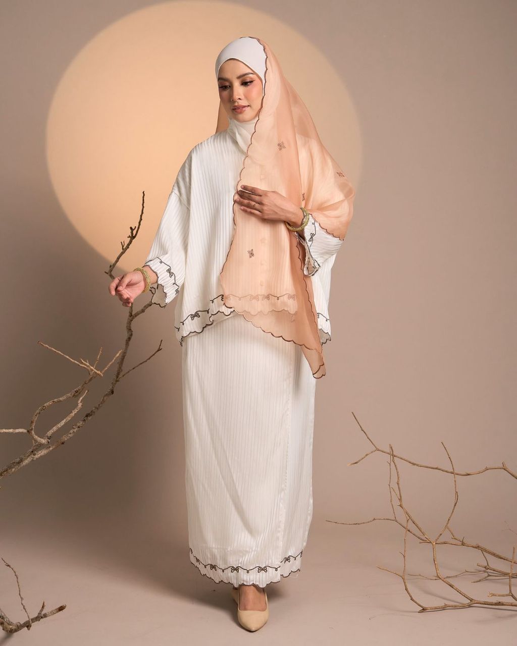 haura-wear-fatya-skirt-set-sulam-embroidery-pario-klasik-tradisional-mini kebaya-fabrik eyelet-raya-muslimah-long-sleeve-baju-skirt-kain-perempuan-baju-sepasang (15)