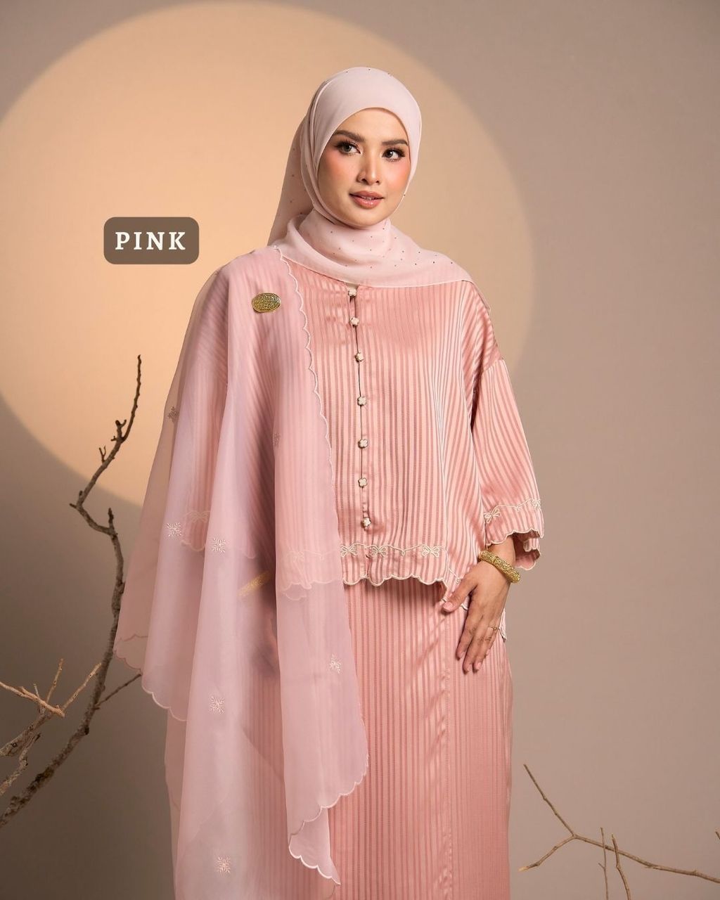 haura-wear-fatya-skirt-set-sulam-embroidery-pario-klasik-tradisional-mini kebaya-fabrik eyelet-raya-muslimah-long-sleeve-baju-skirt-kain-perempuan-baju-sepasang (5)
