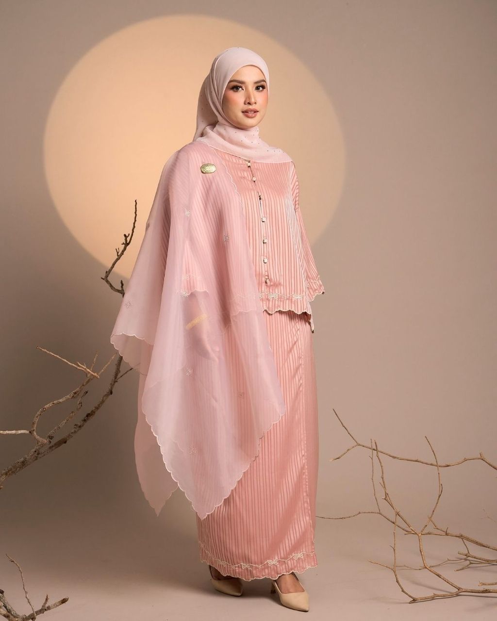 haura-wear-fatya-skirt-set-sulam-embroidery-pario-klasik-tradisional-mini kebaya-fabrik eyelet-raya-muslimah-long-sleeve-baju-skirt-kain-perempuan-baju-sepasang (9)