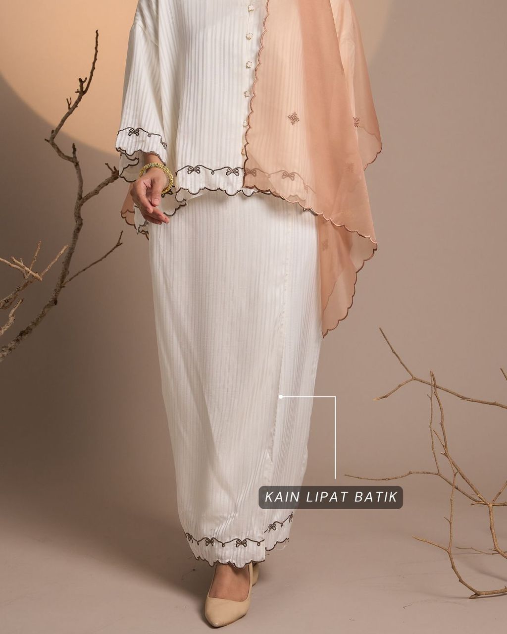 haura-wear-fatya-skirt-set-sulam-embroidery-pario-klasik-tradisional-mini kebaya-fabrik eyelet-raya-muslimah-long-sleeve-baju-skirt-kain-perempuan-baju-sepasang (17)