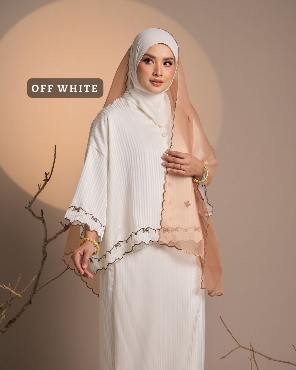 haura-wear-fatya-skirt-set-sulam-embroidery-pario-klasik-tradisional-mini kebaya-fabrik eyelet-raya-muslimah-long-sleeve-baju-skirt-kain-perempuan-baju-sepasang (7)