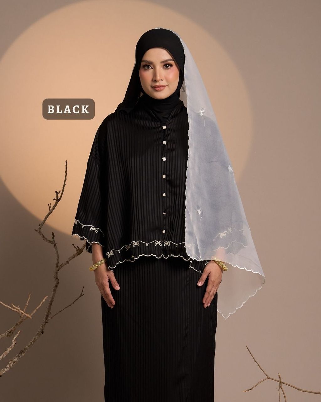 haura-wear-fatya-skirt-set-sulam-embroidery-pario-klasik-tradisional-mini kebaya-fabrik eyelet-raya-muslimah-long-sleeve-baju-skirt-kain-perempuan-baju-sepasang (8)