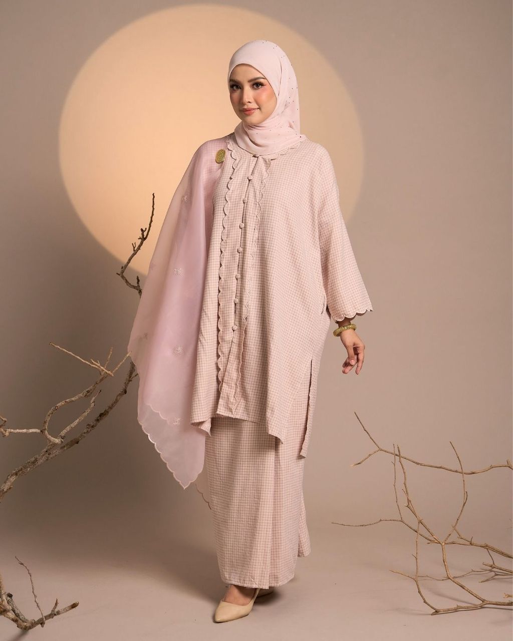 haura-wear-haya-skirt-set-sulam-embroidery-pario-klasik-tradisional-mini kebaya-fabrik eyelet-raya-muslimah-long-sleeve-baju-skirt-kain-perempuan-baju-sepasang (2)