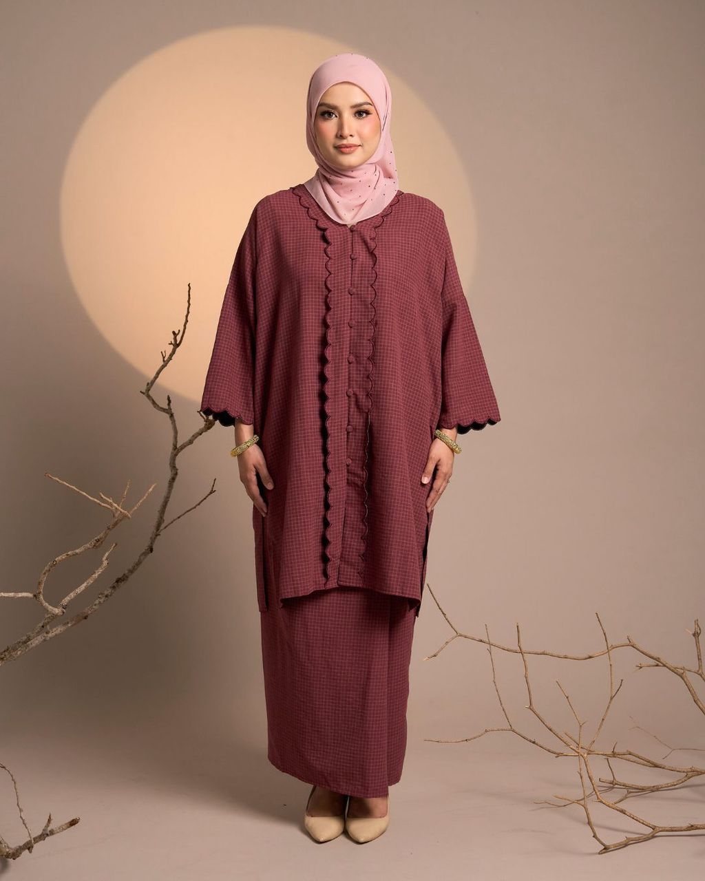 haura-wear-haya-skirt-set-sulam-embroidery-pario-klasik-tradisional-mini kebaya-fabrik eyelet-raya-muslimah-long-sleeve-baju-skirt-kain-perempuan-baju-sepasang (13)