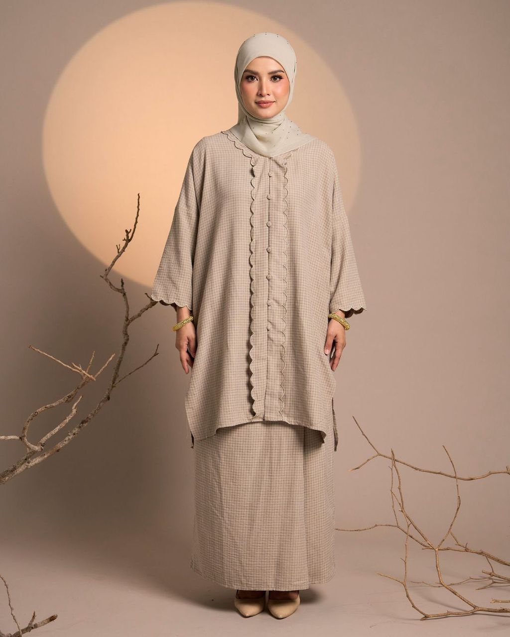 haura-wear-haya-skirt-set-sulam-embroidery-pario-klasik-tradisional-mini kebaya-fabrik eyelet-raya-muslimah-long-sleeve-baju-skirt-kain-perempuan-baju-sepasang (15)