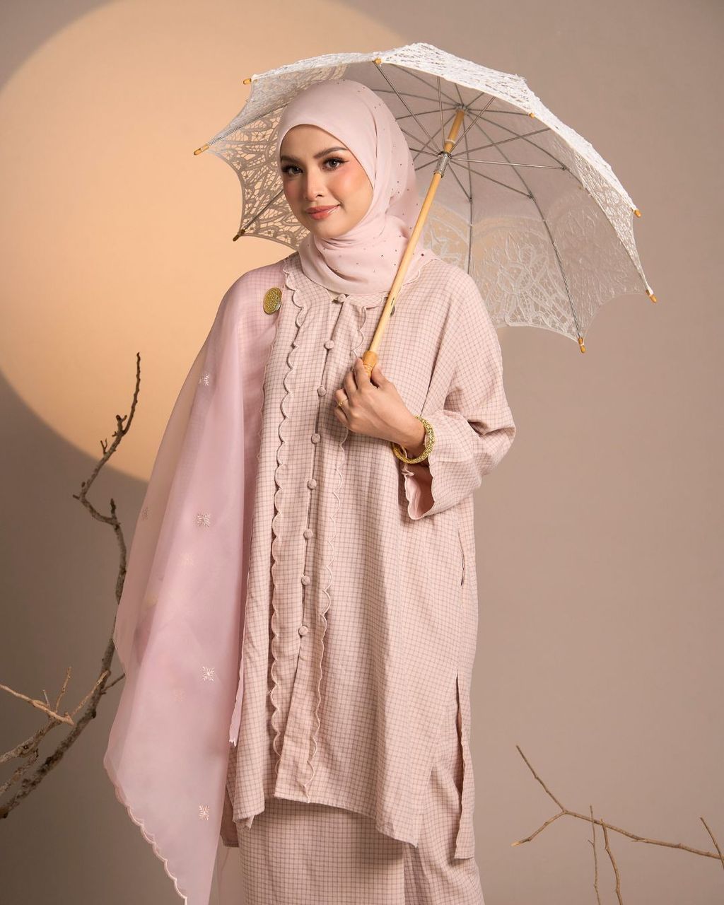haura-wear-haya-skirt-set-sulam-embroidery-pario-klasik-tradisional-mini kebaya-fabrik eyelet-raya-muslimah-long-sleeve-baju-skirt-kain-perempuan-baju-sepasang (19)