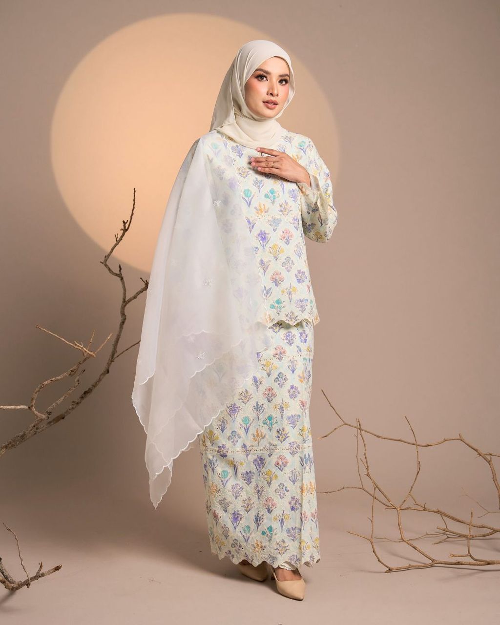 haura-wear-anggun-skirt-set-sulam-embroidery-pario-klasik-tradisional-mini kebaya-fabrik eyelet-raya-muslimah-long-sleeve-baju-skirt-kain-perempuan-baju-sepasang (12)