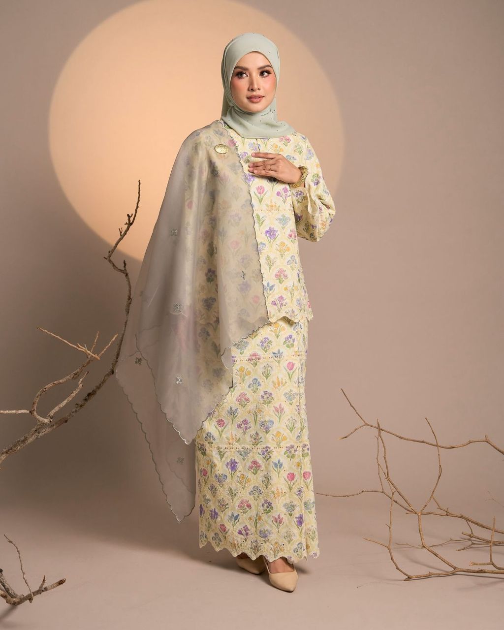 haura-wear-anggun-skirt-set-sulam-embroidery-pario-klasik-tradisional-mini kebaya-fabrik eyelet-raya-muslimah-long-sleeve-baju-skirt-kain-perempuan-baju-sepasang (14)