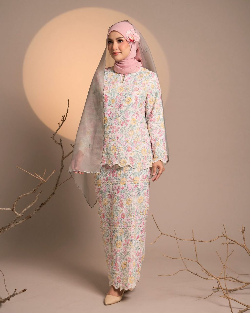 haura-wear-anggun-skirt-set-sulam-embroidery-pario-klasik-tradisional-mini kebaya-fabrik eyelet-raya-muslimah-long-sleeve-baju-skirt-kain-perempuan-baju-sepasang (8)