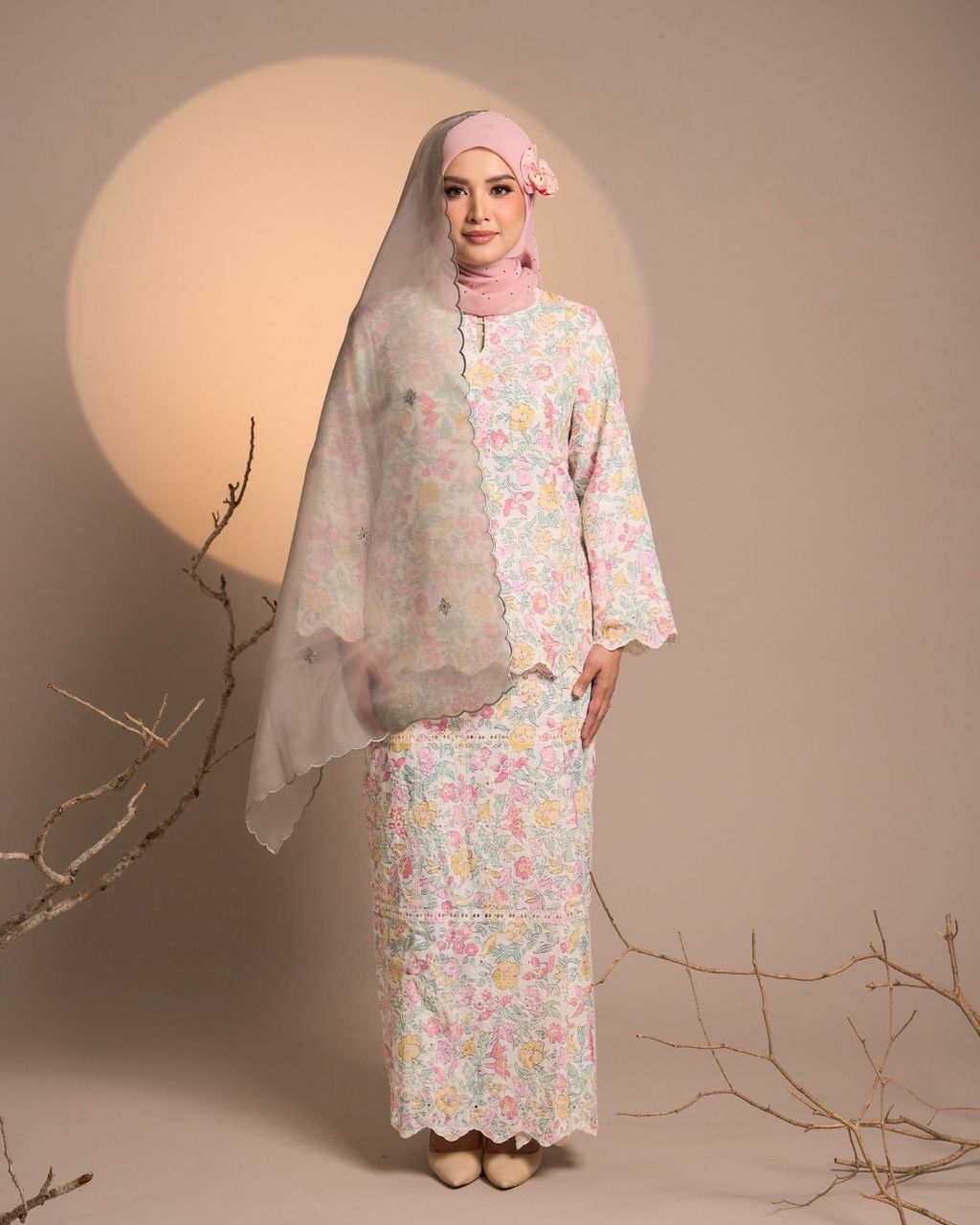 haura-wear-anggun-skirt-set-sulam-embroidery-pario-klasik-tradisional-mini kebaya-fabrik eyelet-raya-muslimah-long-sleeve-baju-skirt-kain-perempuan-baju-sepasang (6)