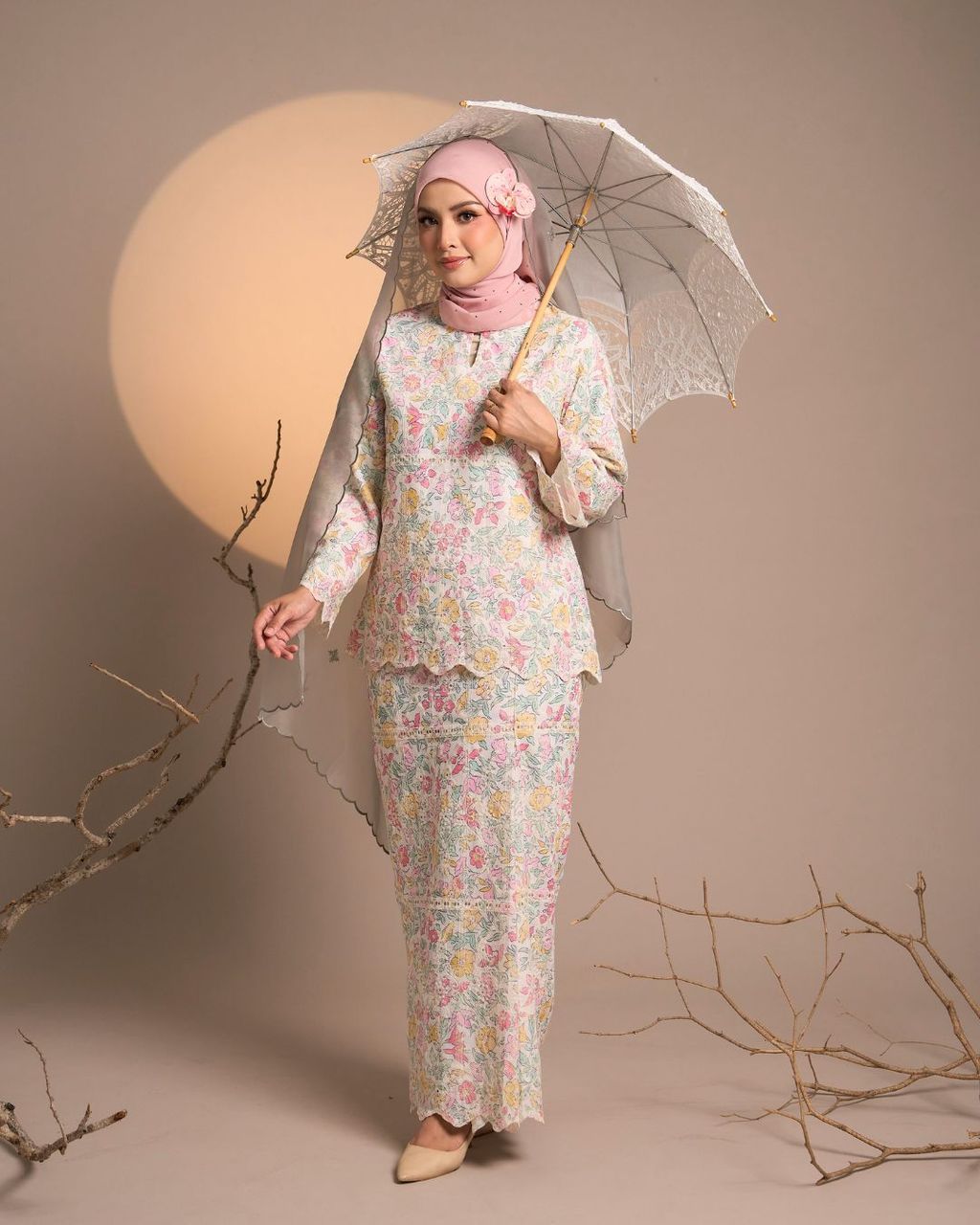 haura-wear-anggun-skirt-set-sulam-embroidery-pario-klasik-tradisional-mini kebaya-fabrik eyelet-raya-muslimah-long-sleeve-baju-skirt-kain-perempuan-baju-sepasang (9)