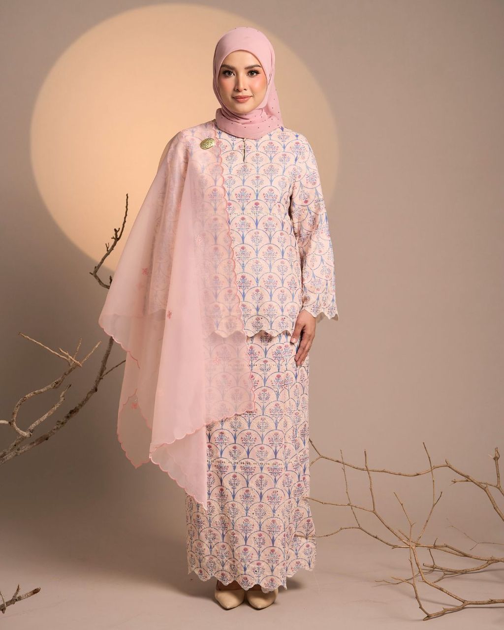 haura-wear-anggun-skirt-set-sulam-embroidery-pario-klasik-tradisional-mini kebaya-fabrik eyelet-raya-muslimah-long-sleeve-baju-skirt-kain-perempuan-baju-sepasang (10)