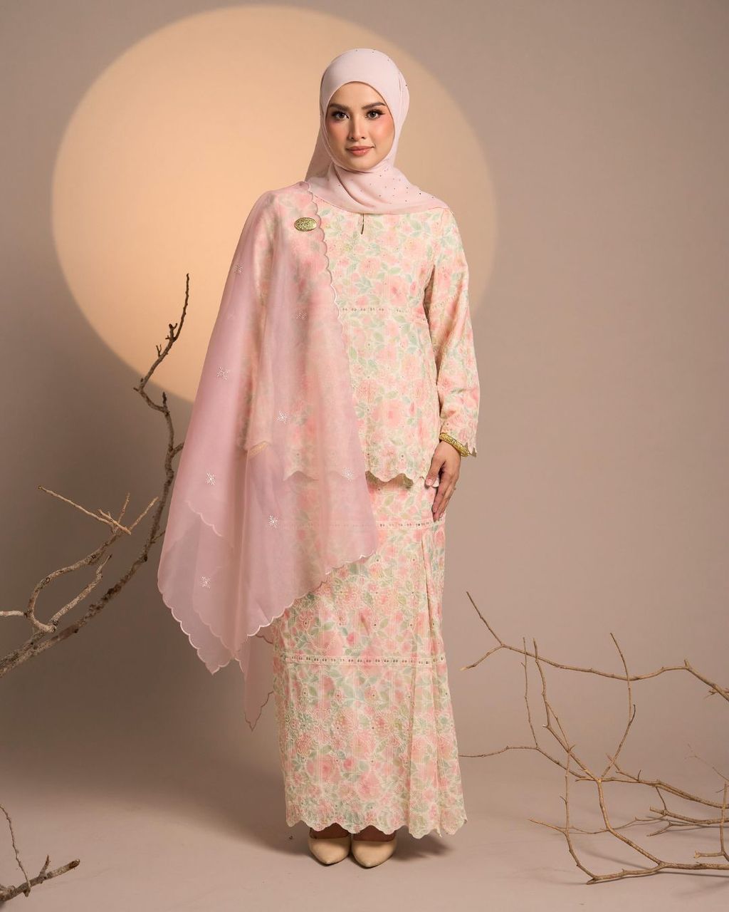 haura-wear-anggun-skirt-set-sulam-embroidery-pario-klasik-tradisional-mini kebaya-fabrik eyelet-raya-muslimah-long-sleeve-baju-skirt-kain-perempuan-baju-sepasang (18)