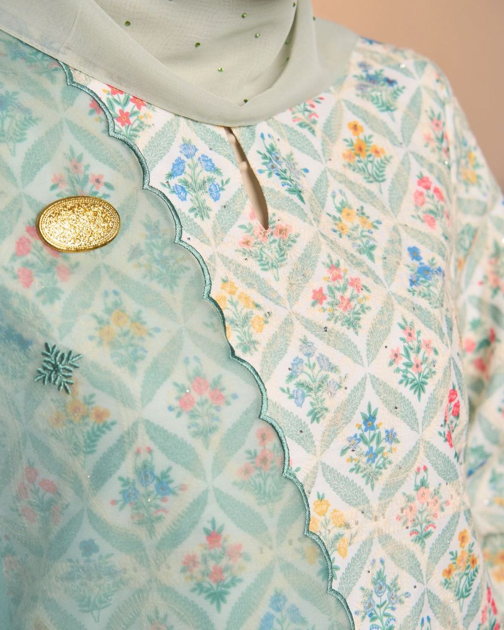 haura-wear-anggun-skirt-set-sulam-embroidery-pario-klasik-tradisional-mini kebaya-fabrik eyelet-raya-muslimah-long-sleeve-baju-skirt-kain-perempuan-baju-sepasang (16)