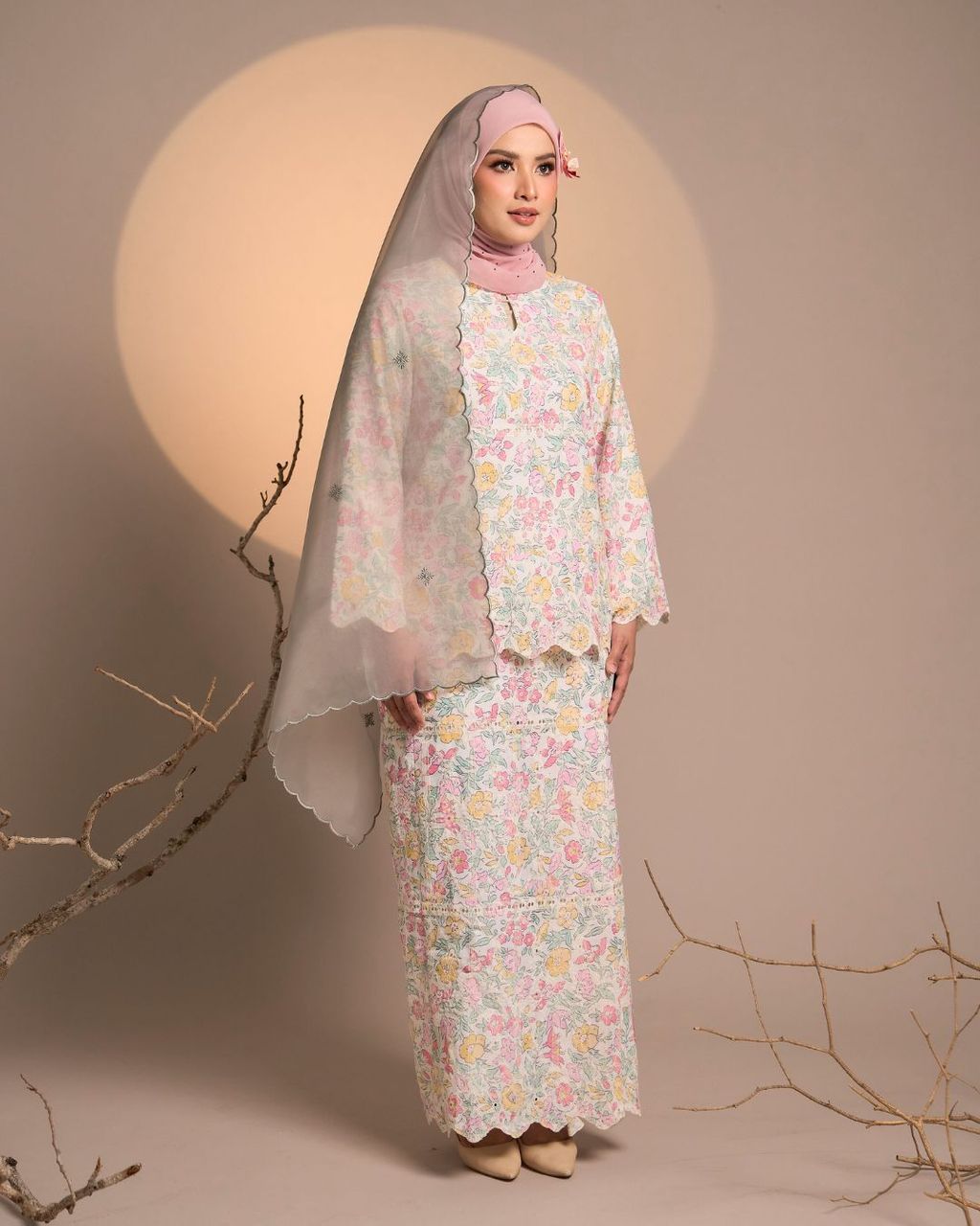 haura-wear-anggun-skirt-set-sulam-embroidery-pario-klasik-tradisional-mini kebaya-fabrik eyelet-raya-muslimah-long-sleeve-baju-skirt-kain-perempuan-baju-sepasang (7)