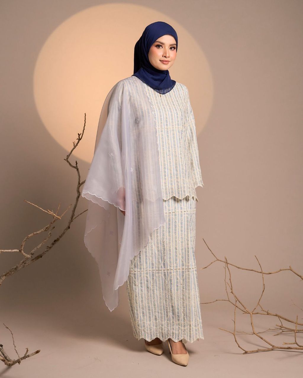 haura-wear-anggun-skirt-set-sulam-embroidery-pario-klasik-tradisional-mini kebaya-fabrik eyelet-raya-muslimah-long-sleeve-baju-skirt-kain-perempuan-baju-sepasang (11)