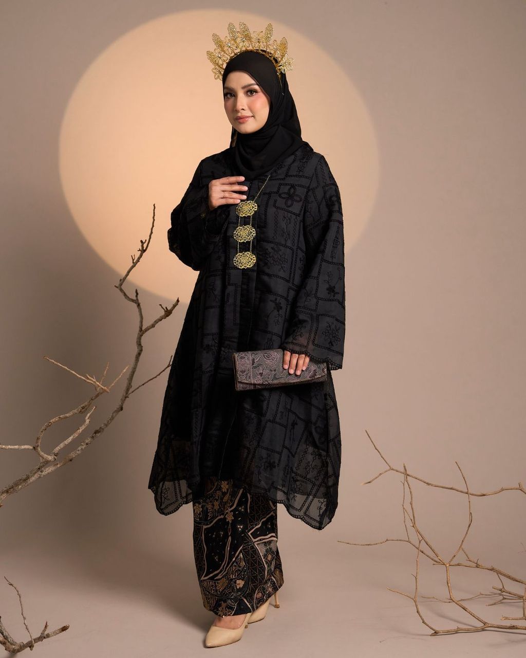 haura-wear-meryam-skirt-set-sulam-embroidery-pario-klasik-tradisional-mini kebaya-fabrik eyelet-raya-muslimah-long-sleeve-baju-skirt-kain-perempuan-baju-sepasang (24)