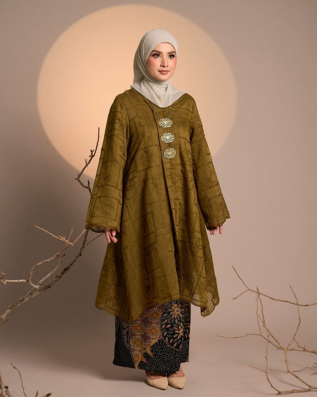 haura-wear-meryam-skirt-set-sulam-embroidery-pario-klasik-tradisional-mini kebaya-fabrik eyelet-raya-muslimah-long-sleeve-baju-skirt-kain-perempuan-baju-sepasang (17)
