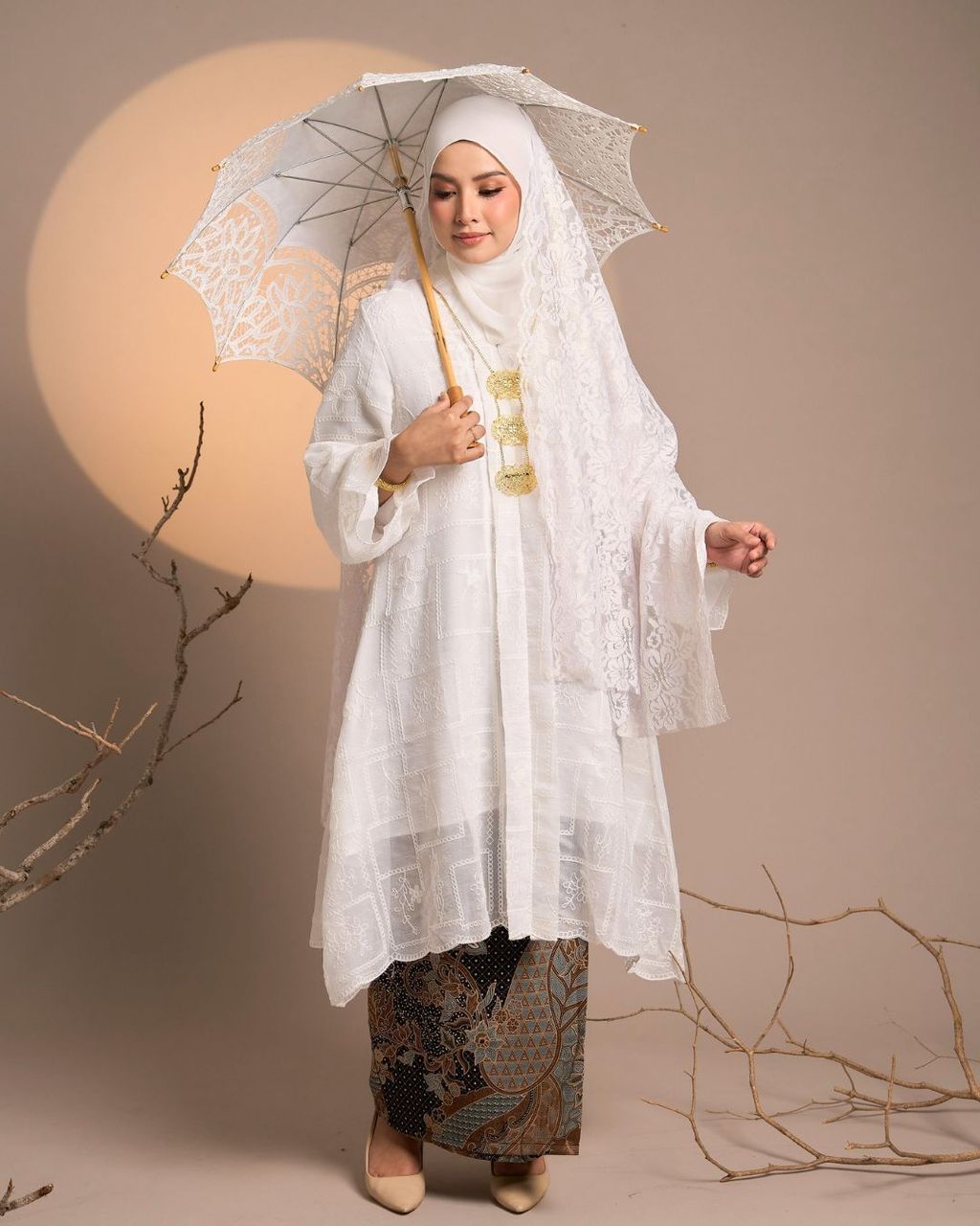 haura-wear-meryam-skirt-set-sulam-embroidery-pario-klasik-tradisional-mini kebaya-fabrik eyelet-raya-muslimah-long-sleeve-baju-skirt-kain-perempuan-baju-sepasang (22)