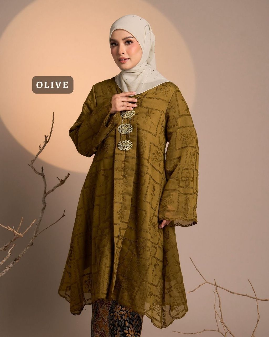 haura-wear-meryam-skirt-set-sulam-embroidery-pario-klasik-tradisional-mini kebaya-fabrik eyelet-raya-muslimah-long-sleeve-baju-skirt-kain-perempuan-baju-sepasang (7)