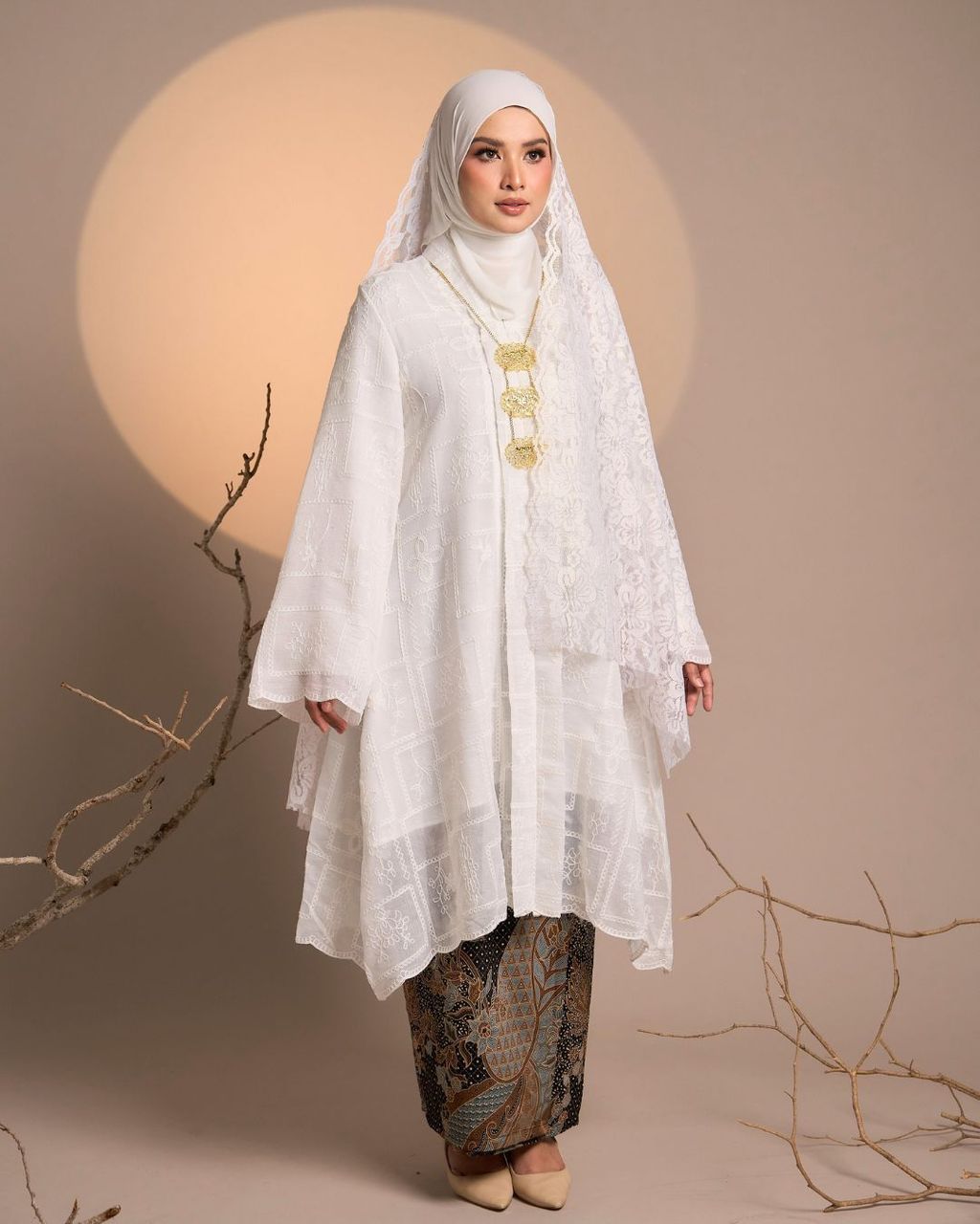 haura-wear-meryam-skirt-set-sulam-embroidery-pario-klasik-tradisional-mini kebaya-fabrik eyelet-raya-muslimah-long-sleeve-baju-skirt-kain-perempuan-baju-sepasang (23)