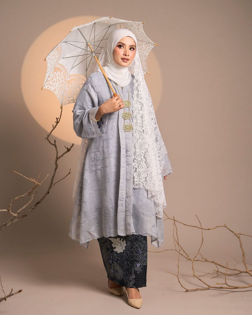 haura-wear-meryam-skirt-set-sulam-embroidery-pario-klasik-tradisional-mini kebaya-fabrik eyelet-raya-muslimah-long-sleeve-baju-skirt-kain-perempuan-baju-sepasang (20)