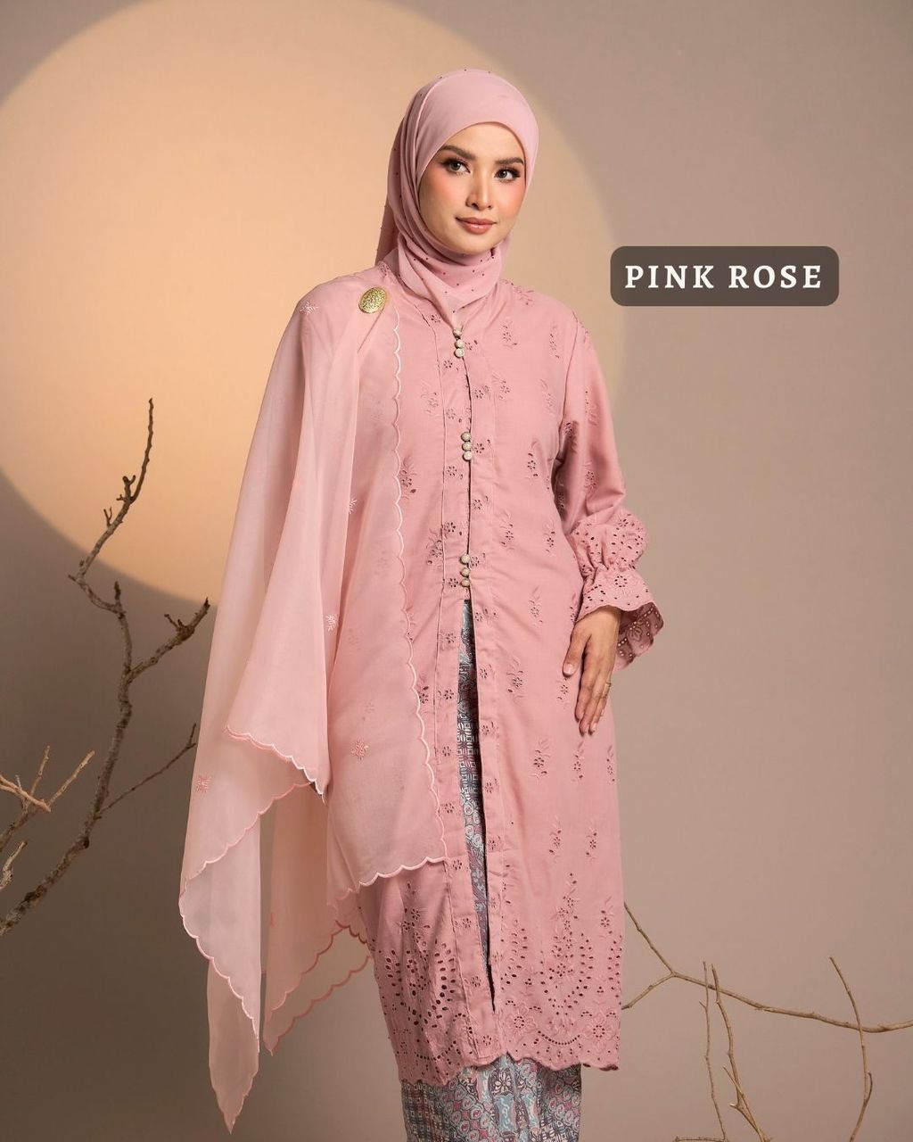 haura-wear-senja-skirt-set-sulam-embroidery-pario-klasik-tradisional-mini kebaya-fabrik eyelet-raya-muslimah-long-sleeve-baju-skirt-kain-perempuan-baju-sepasang (3)